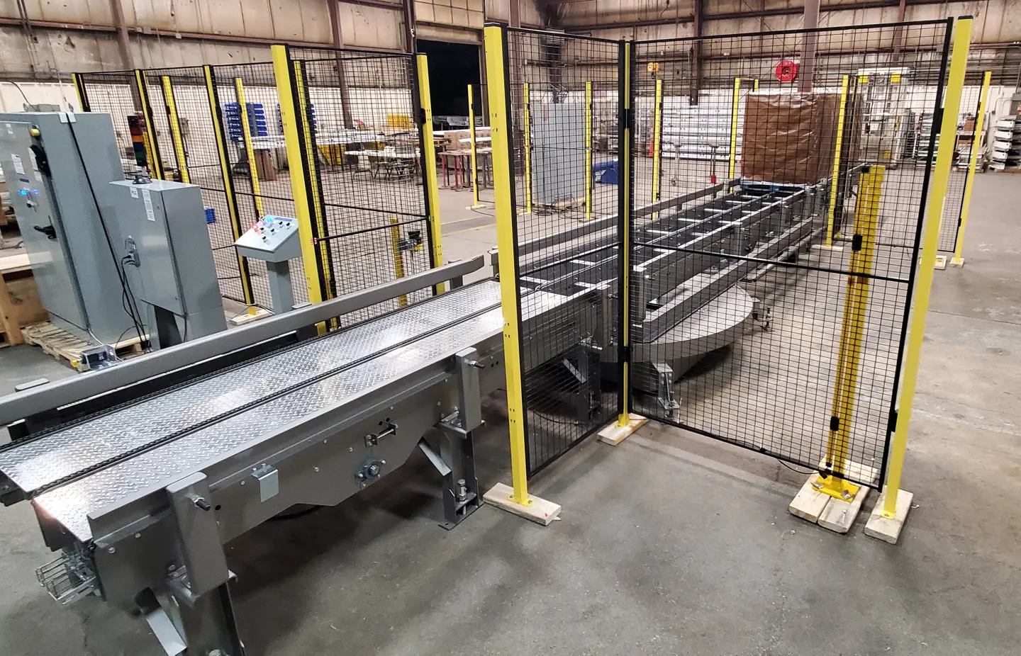 Configuración de prueba en Pack Air, donde se ensambla y verifica todo el sistema antes de la entrega. Las protecciones se colocan temporalmente sobre bloques para facilitar los ajustes.