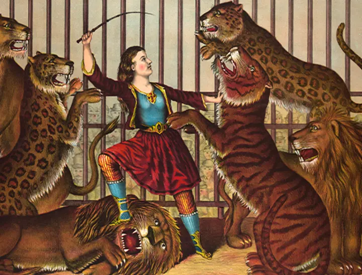 "Encerrado en una jaula junto con un león"  "Encerrado en una jaula junto con un león"