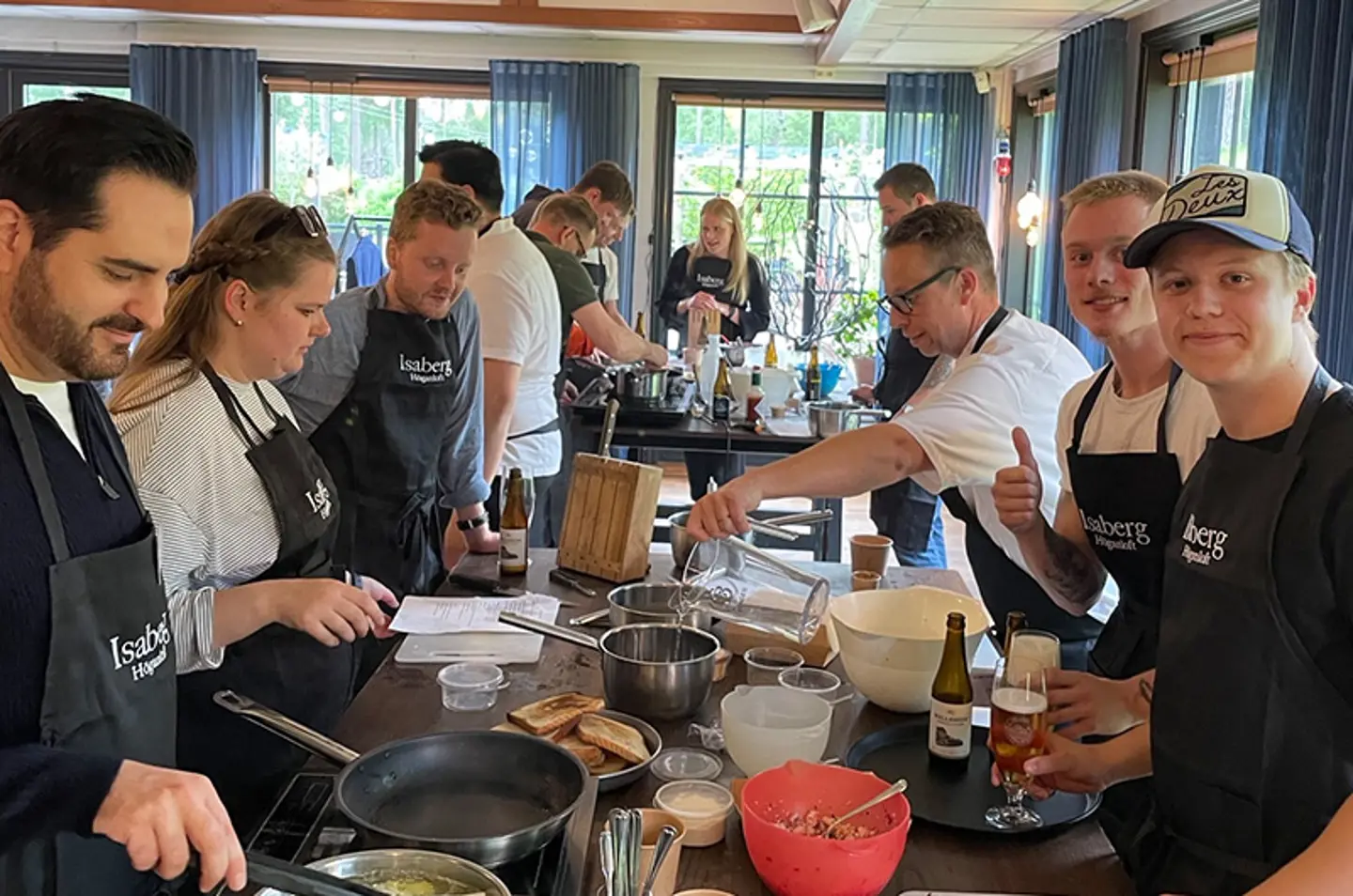 Visión general de todo el grupo de nuevos empleados  en la Academia