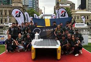 ¡El coche solar llega a la meta como finalista!