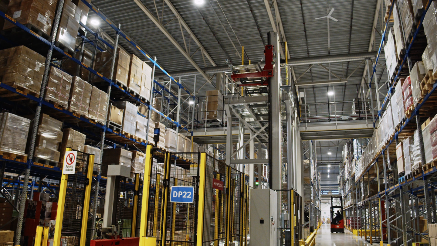 Almacén con vallado de seguridad Axelent