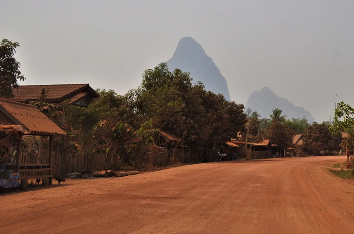 Paisaje de aldea de Laos