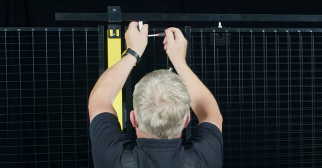 Instalar una puerta corredera simple con Axelent